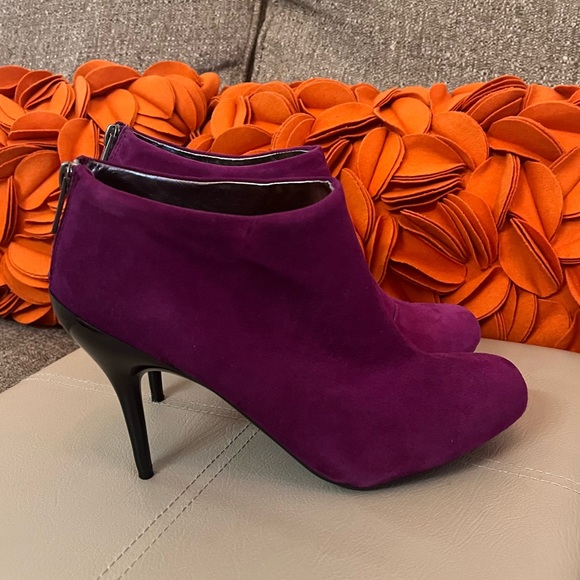 Kenneth Cole Reaction Shoes - ❣️Kenneth Cole Reaction Purple Suede Booties❣️